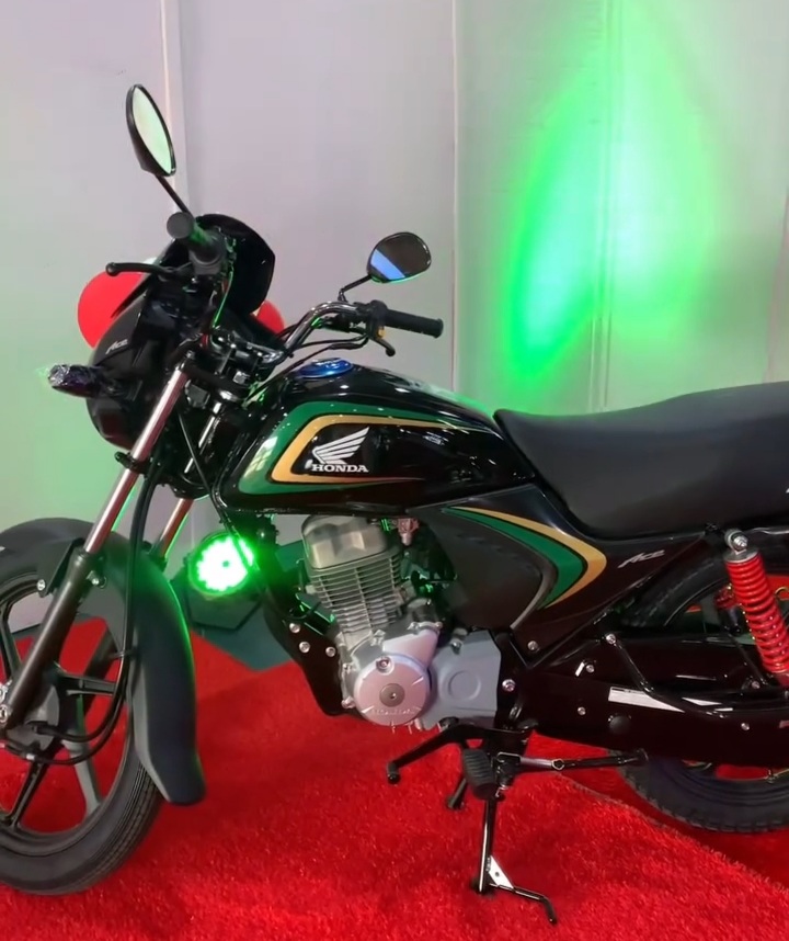 2023 Hero HF Deluxe