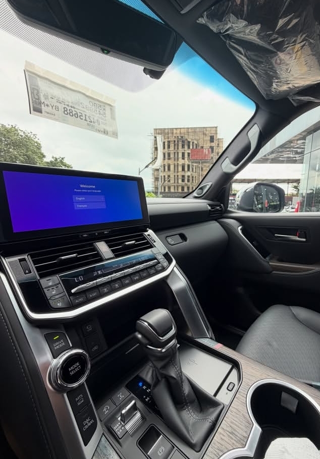 2020 Toyota land-cruiser photo 2