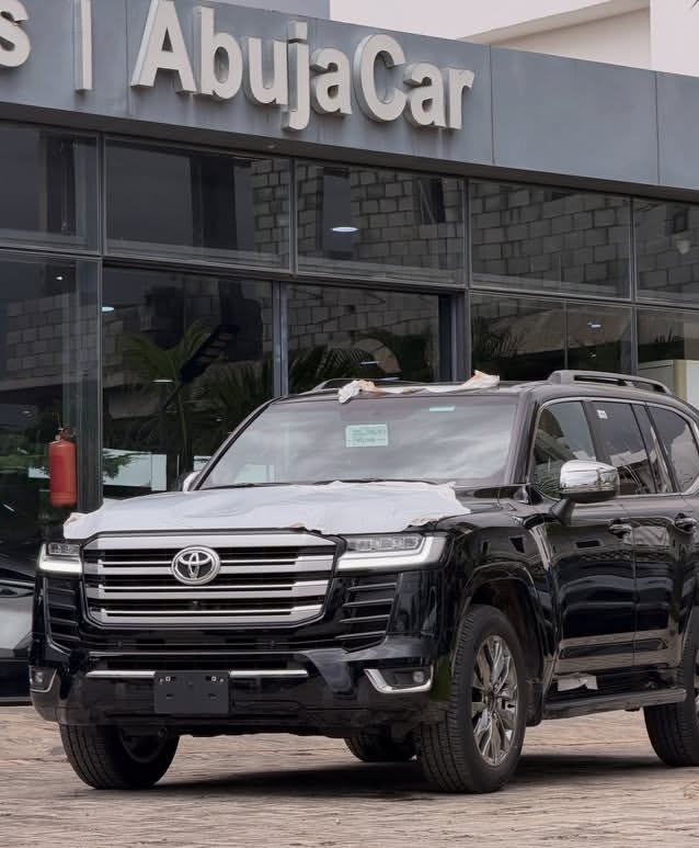 2020 Toyota land-cruiser photo 3