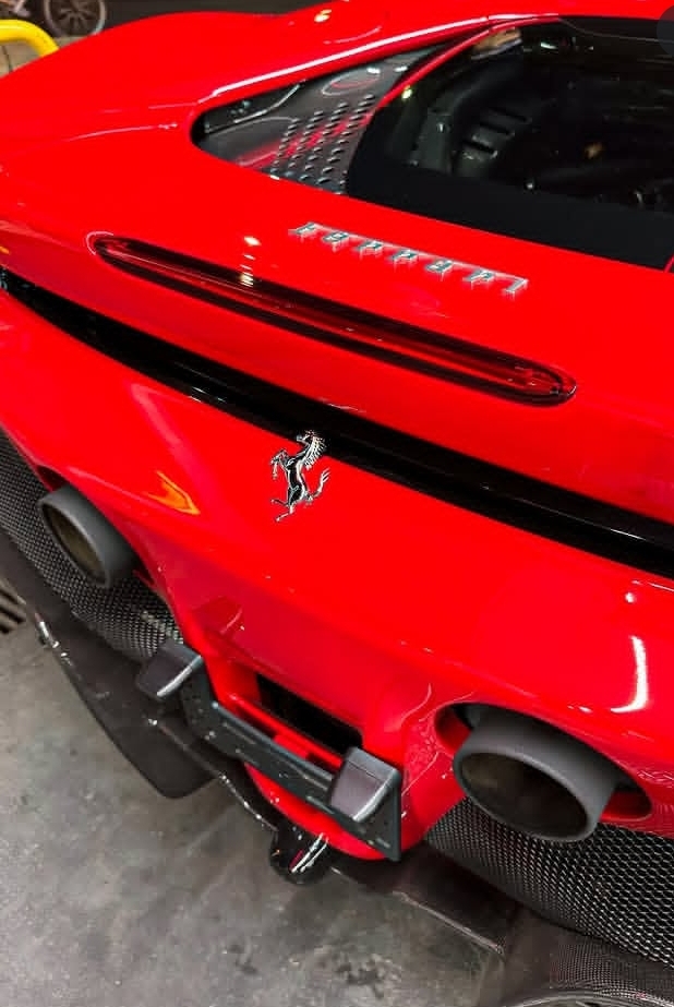 2025 Ferrari sf90-spider photo 2