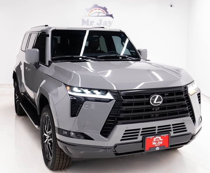 2024 Lexus gx photo 2
