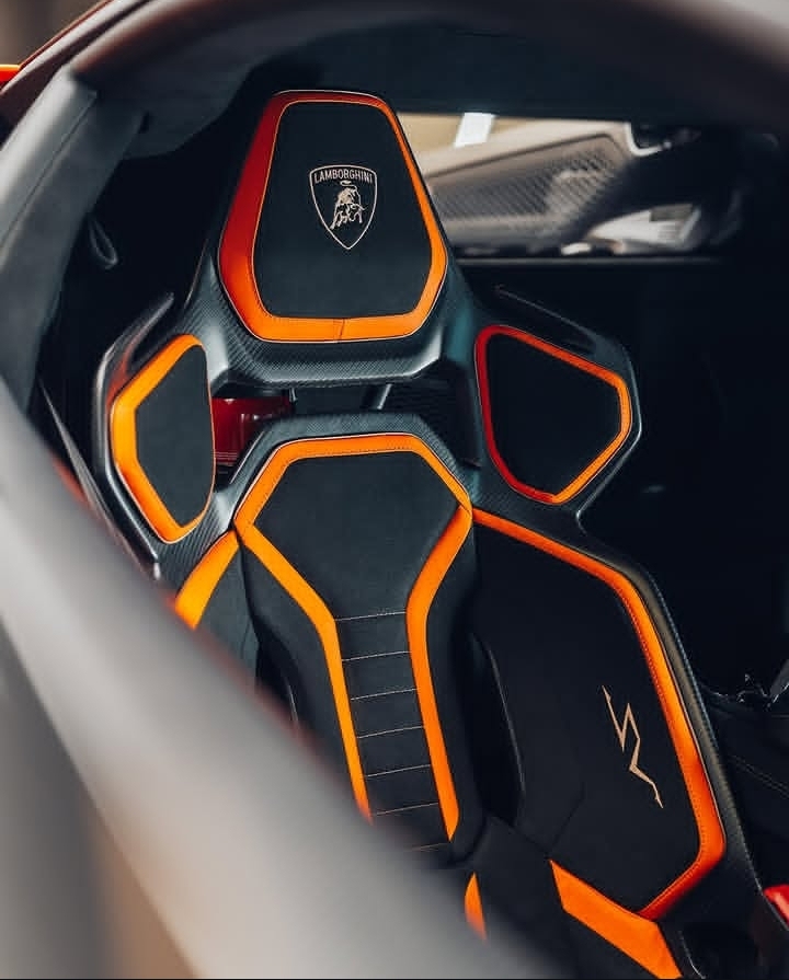 2026 Lamborghini aventador photo 2