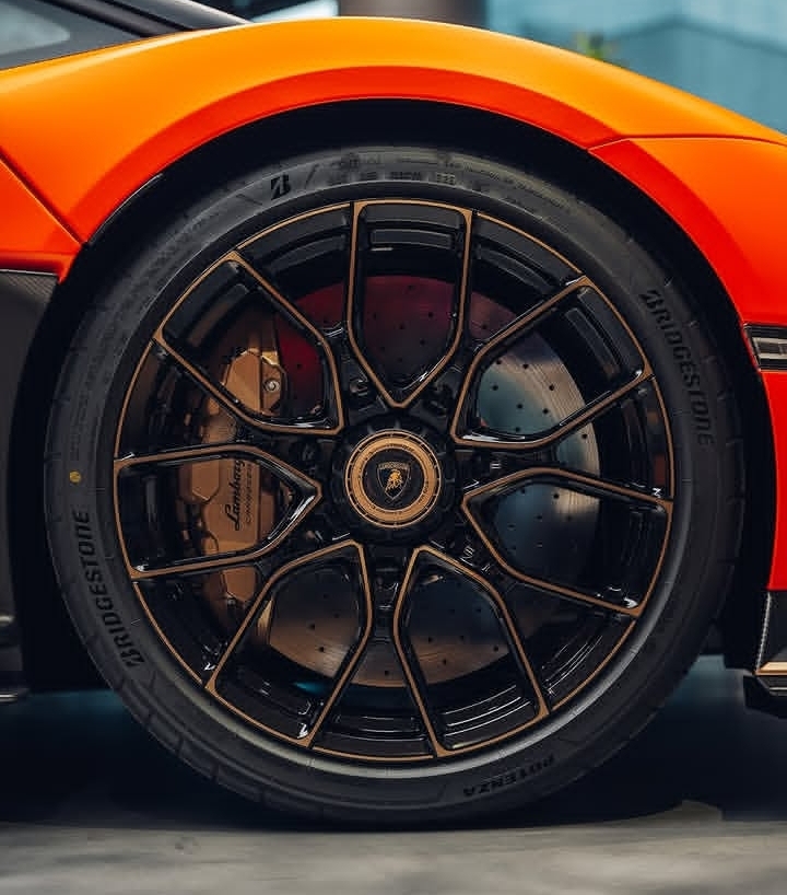 2026 Lamborghini aventador photo 4